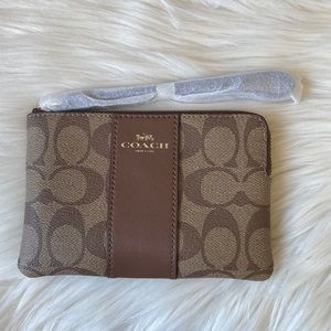 NWT - Coach Corner Zip Wristlet In Signature Canvas